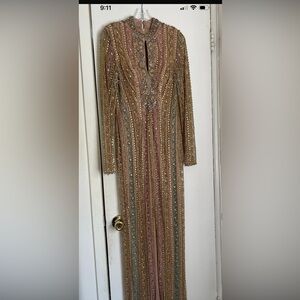 Looks brand no I only wear it one time